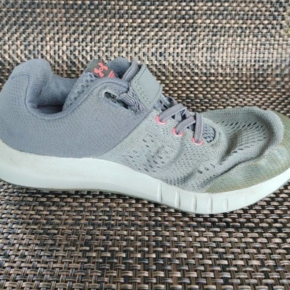 Under Armour girls shoes size 2Y - Picture 7 of 9